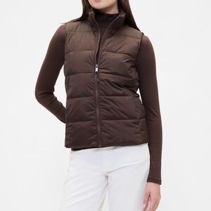 GAP Women's Chocolate Puffer Vest